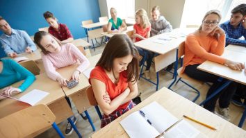 Efectele nocive ale bullyingului din școli. Profesor atrage atenția: „Copiii intră în deprseie, iar mulți dintre ei se sinucid“