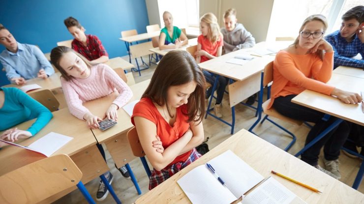 Efectele nocive ale bullyingului din școli. Profesor atrage atenția: „Copiii intră în deprseie, iar mulți dintre ei se sinucid“