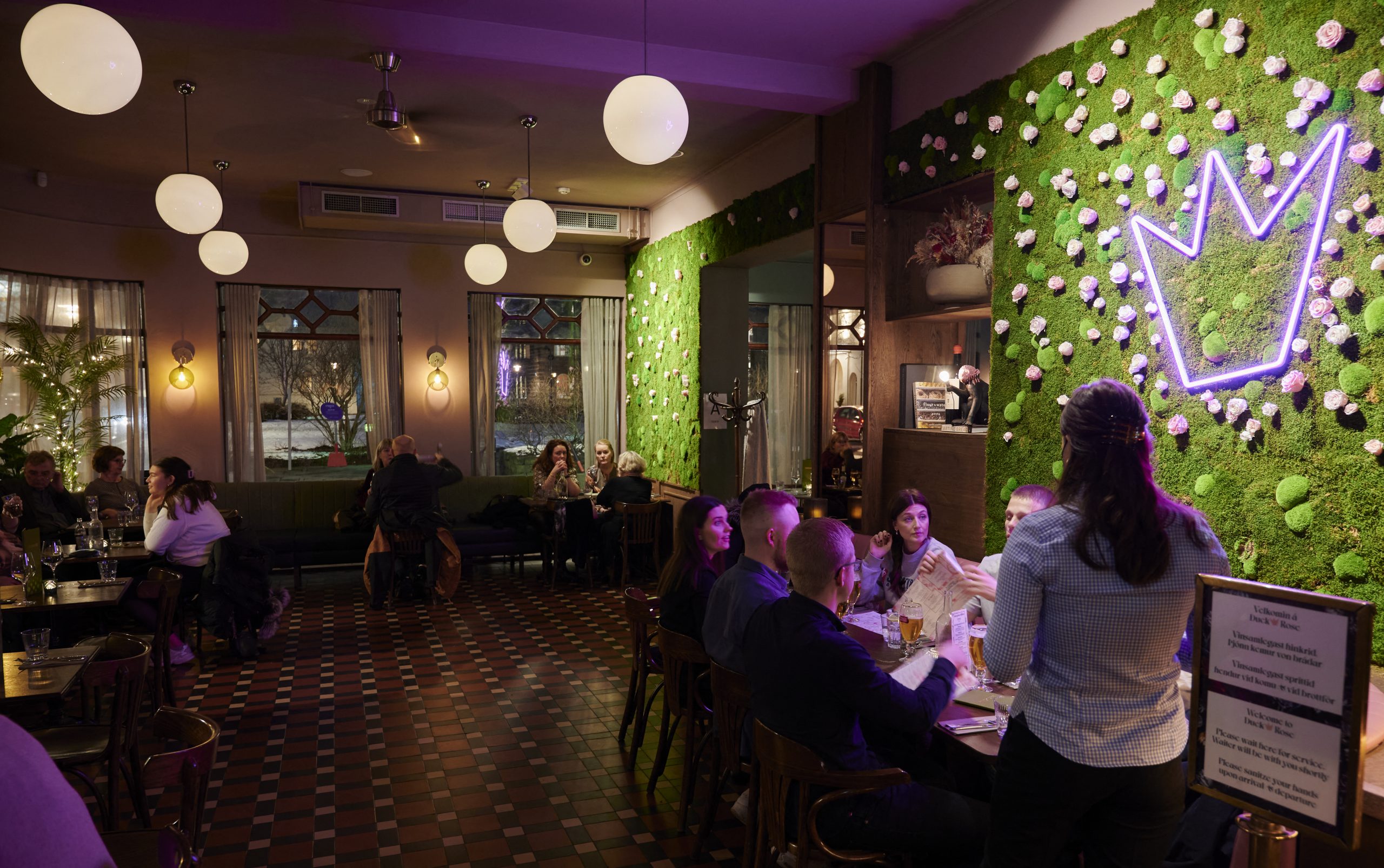 Cum a reușit Islanda să țină sub control pandemia. Elevii sunt în sălile de clasă, restaurantele sunt deschise, iar turiștii sunt bineveniți