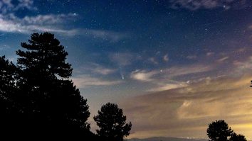 Un asteroid de dimensiuni mari va trece astăzi pe lângă Pământ la o viteză neobișnuit de mare. NASA spune că nu există niciun pericol