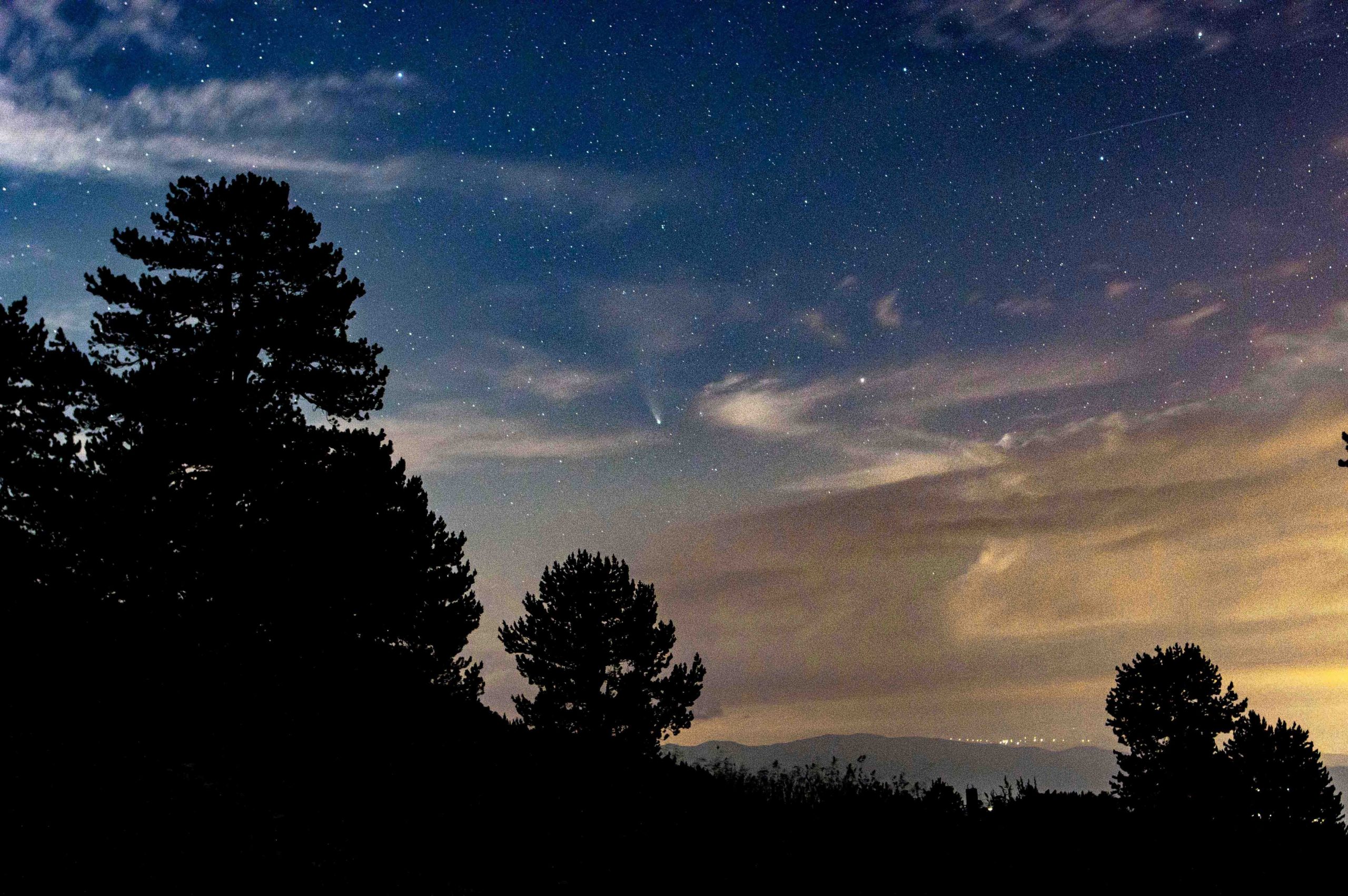 Un asteroid de dimensiuni mari va trece astăzi pe lângă Pământ la o viteză neobișnuit de mare. NASA spune că nu există niciun pericol