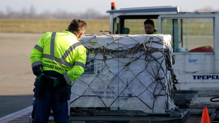 Franţa ar putea bloca transporturile de vaccinuri. Italia s-a opus deja unui export către Australia