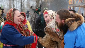 Rușii au sărbătorit ultima zi din cea mai veche sărbătoare slavică, Maslenița