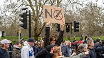 Un lider PNL solicită CNA să ia măsuri împotriva antivacciniștilor