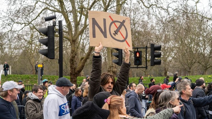 Un lider PNL solicită CNA să ia măsuri împotriva antivacciniștilor