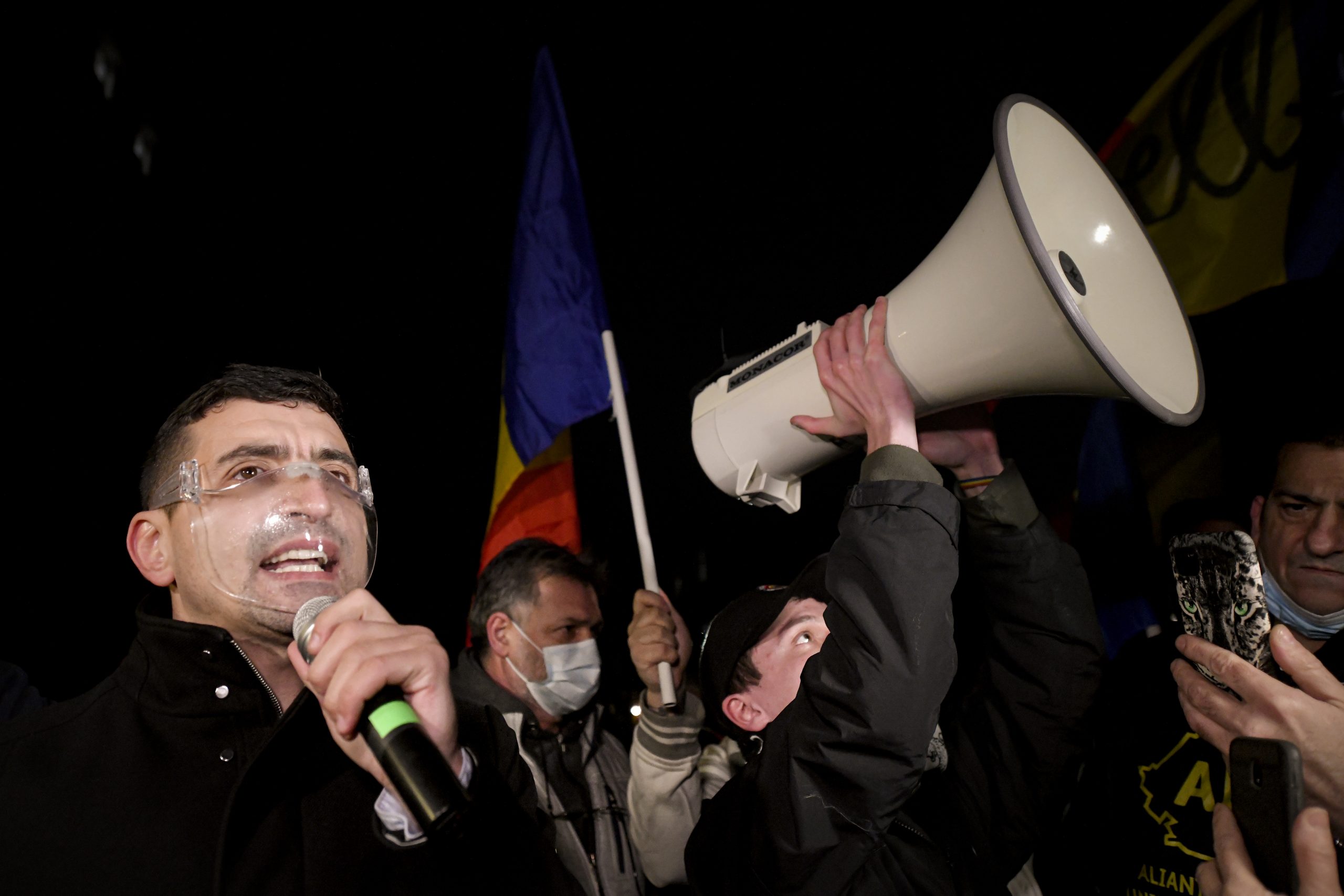 AUR anunță că se alătură protestelor anti-restricții. Partidul le cere lui Florin Cîțu și Raed Arafat să demisioneze