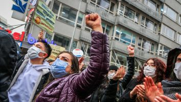 Proteste în Turcia împotriva retragerii din  acordul care protejează drepturile femeilor