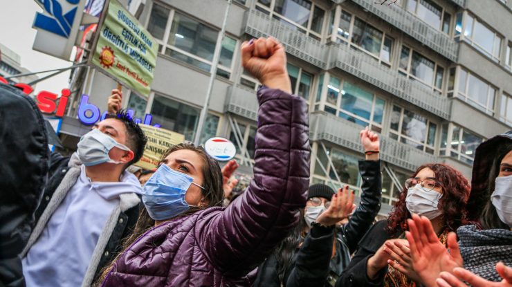 Proteste în Turcia împotriva retragerii din  acordul care protejează drepturile femeilor