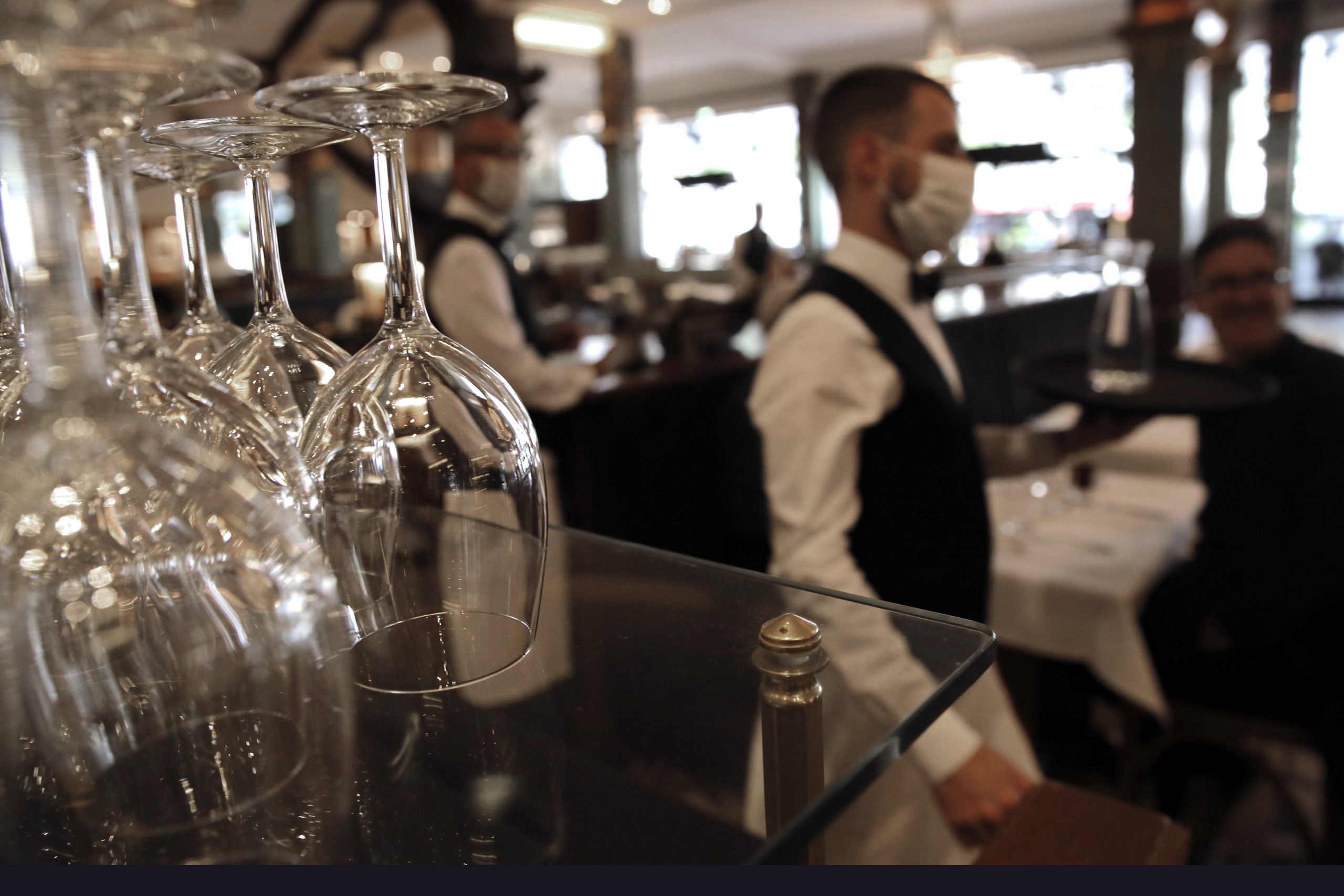 Antreprenorii speră ca „guvernanții să aibă înțelepciunea“ să nu le reînchidă restaurantele: „E posibil să pierd afacerea“