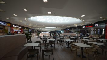 Pandemia a schimbat obiceiurile de consum. Cu 25% mai mulți români nu mai mănâncă la restaurantele din mall