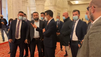 Scandal cu înjurături între AUR și USR în timpul unei declarații de presă susținută de Dan Barna. „Ești un zero barat, un nimeni în drum”