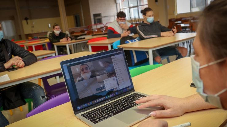 Ministrul Educaţiei propune scurtarea semestrului al doilea cu o săptămână. Când s-ar termina școala