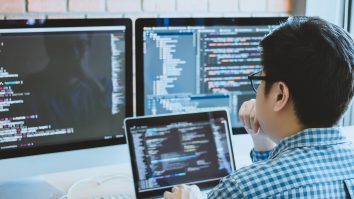 Te-ai gândit la o carieră în cybersecurity? Să știi că acum este momentul. Asta pentru că ducem lipsă de specialiști