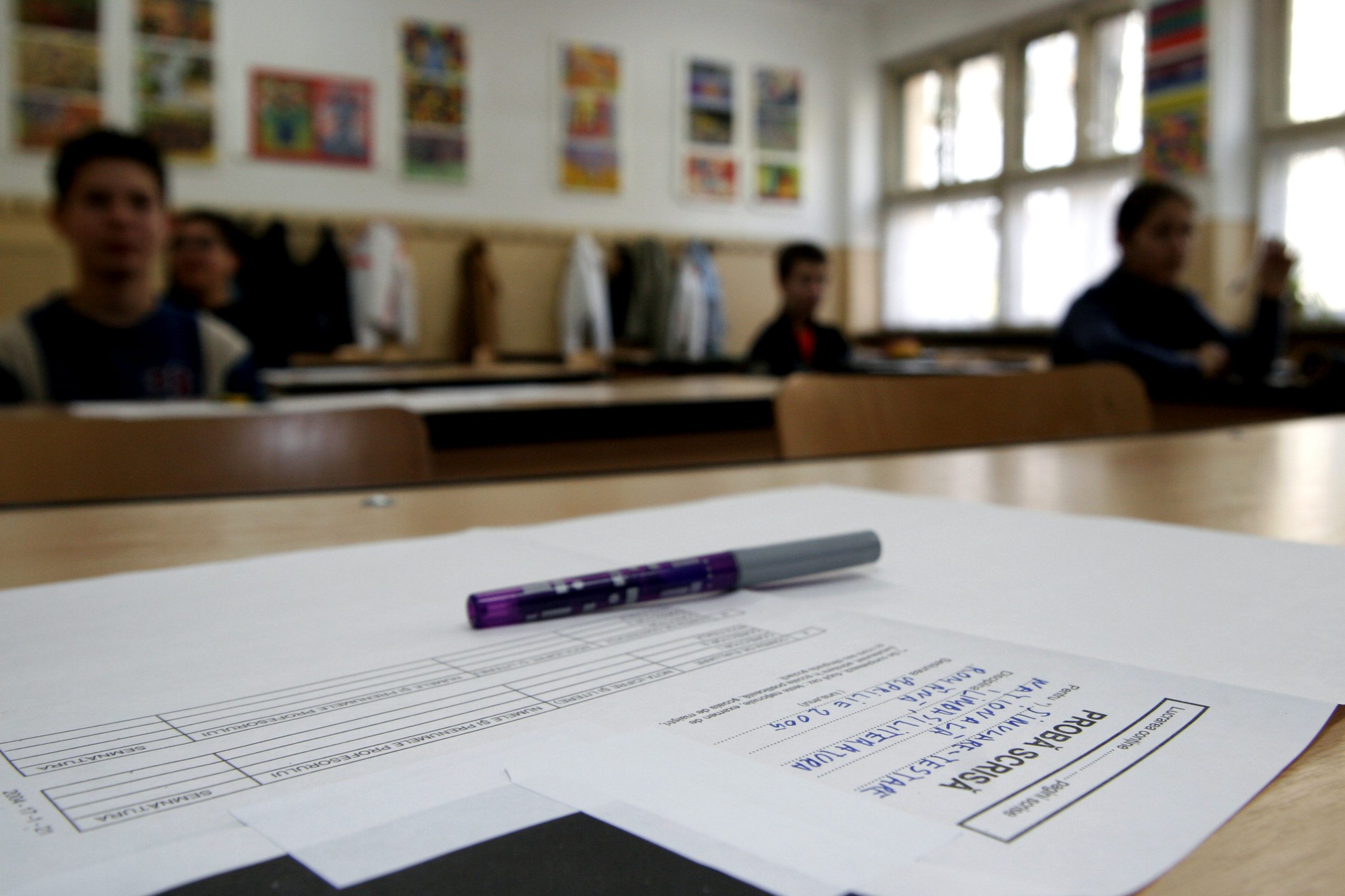 Cum se pot duce elevii din Ilfov la simularea examenelor, dacă învaţă în Bucureşti. Au nevoie de o declaraţie scrisă