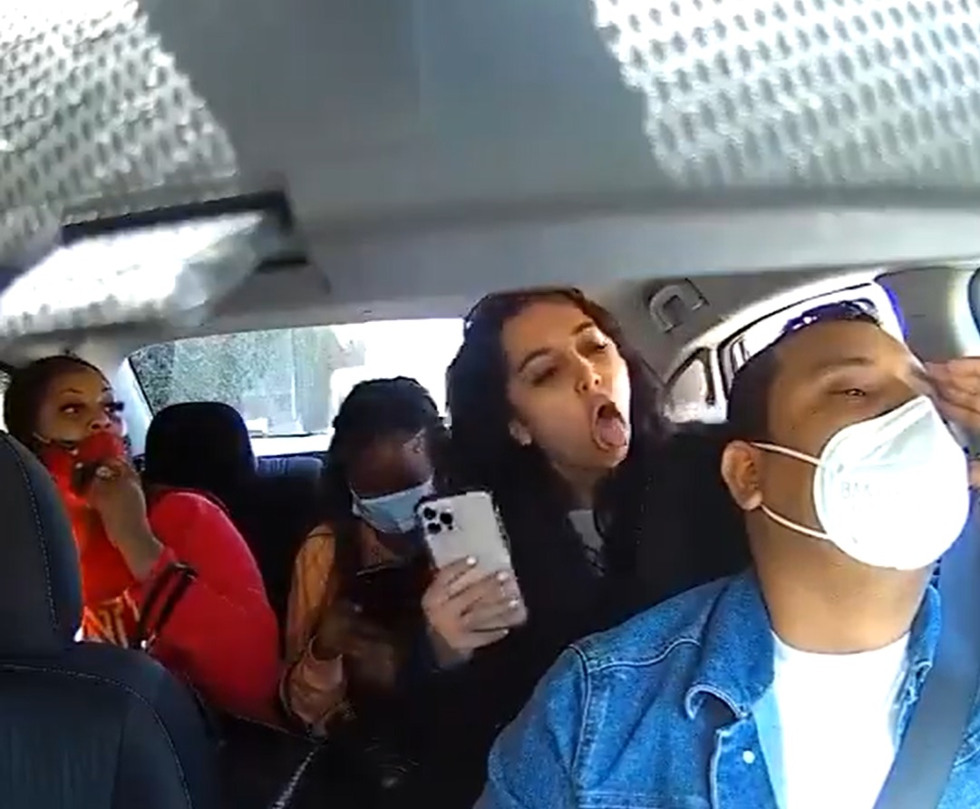 VIDEO. Un şofer de Uber, agresat de o clientă care a refuzat să poarte mască. Femeia a pretins că are Covid şi a tuşit spre bărbat