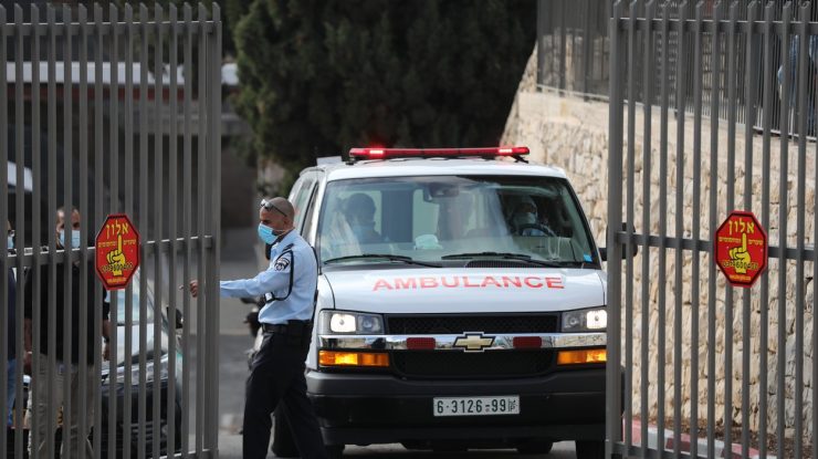 Zeci de cadre medicale din Israel refuză vaccinarea: „Nu vreau ca cineva să-și piardă slujba, dar trebuie să-și dea seama unde lucrează”