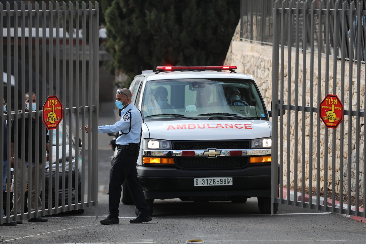 Zeci de cadre medicale din Israel refuză vaccinarea: „Nu vreau ca cineva să-și piardă slujba, dar trebuie să-și dea seama unde lucrează”