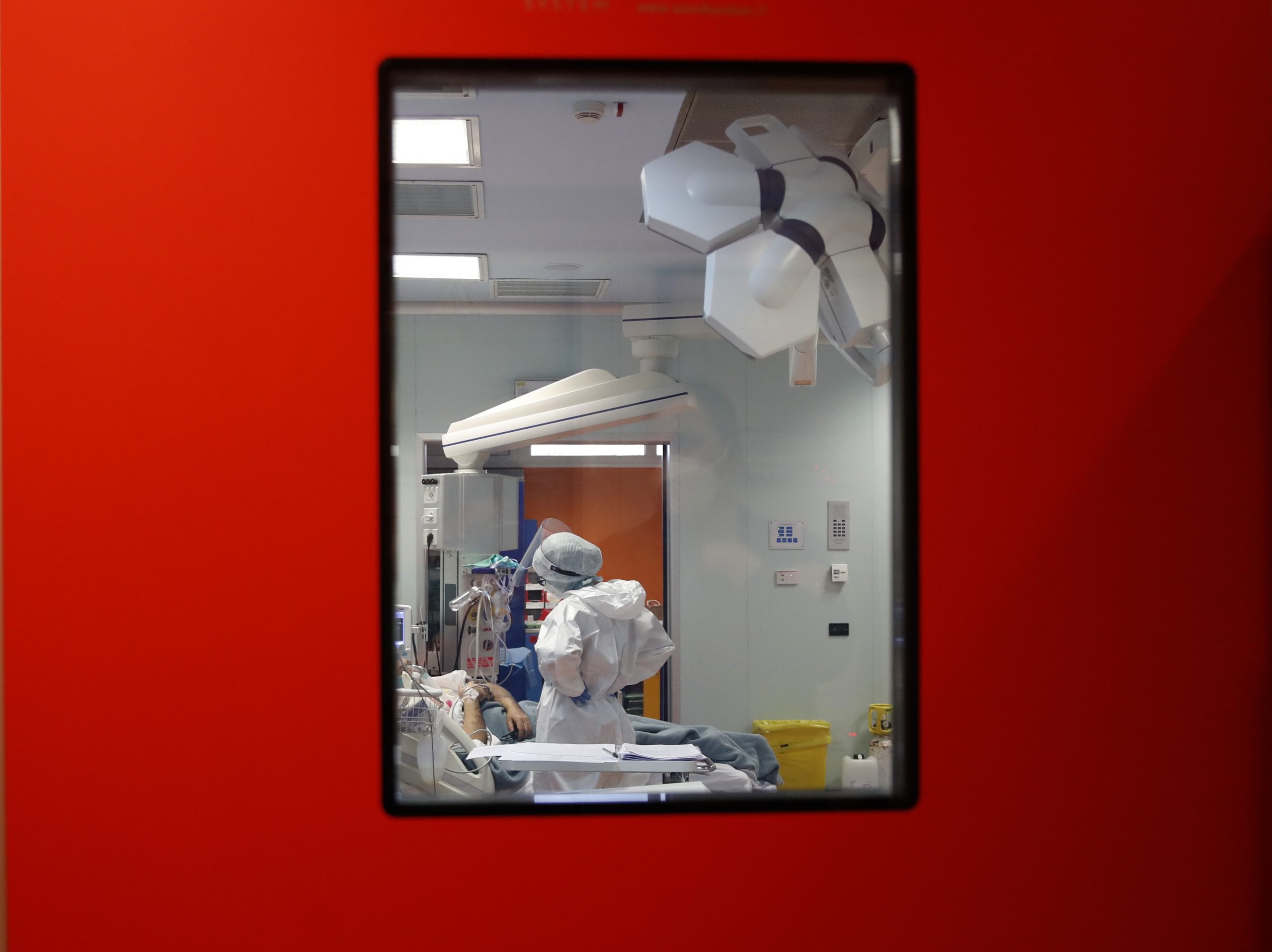 Italia se confruntă cu o nouă creștere semnificativă a cazurilor de Covid. Spitalele din Roma sunt pline