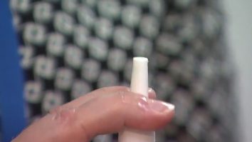 Tratament-minune împotriva COVID-19. Cum funcționează spray-ul nazal cu eficacitate de 99,9%
