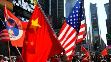 China solicită neintervenția SUA în „treburile interne” și ridicarea „restricțiilor nerezonabile”