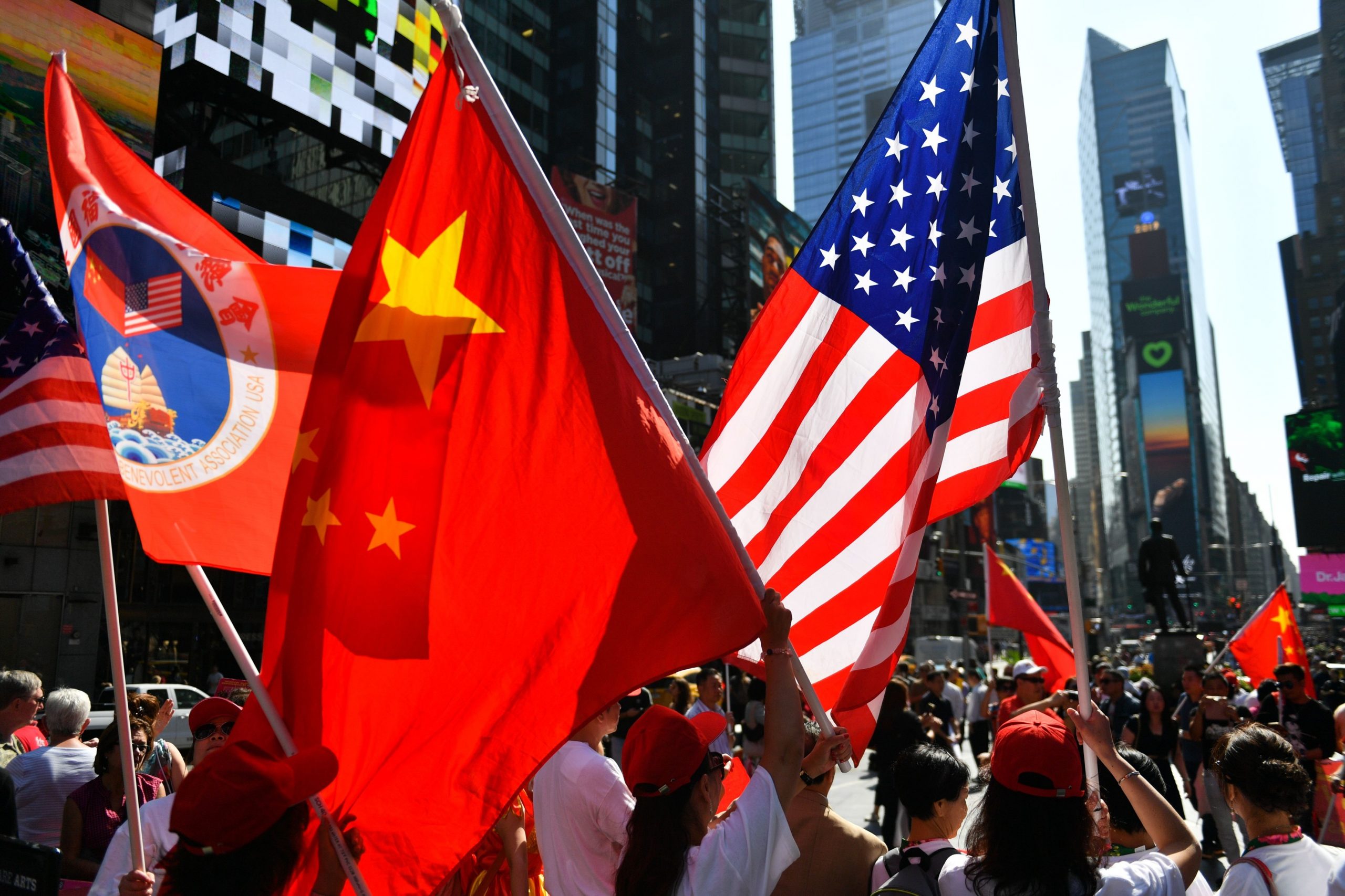 China solicită neintervenția SUA în „treburile interne” și ridicarea „restricțiilor nerezonabile”