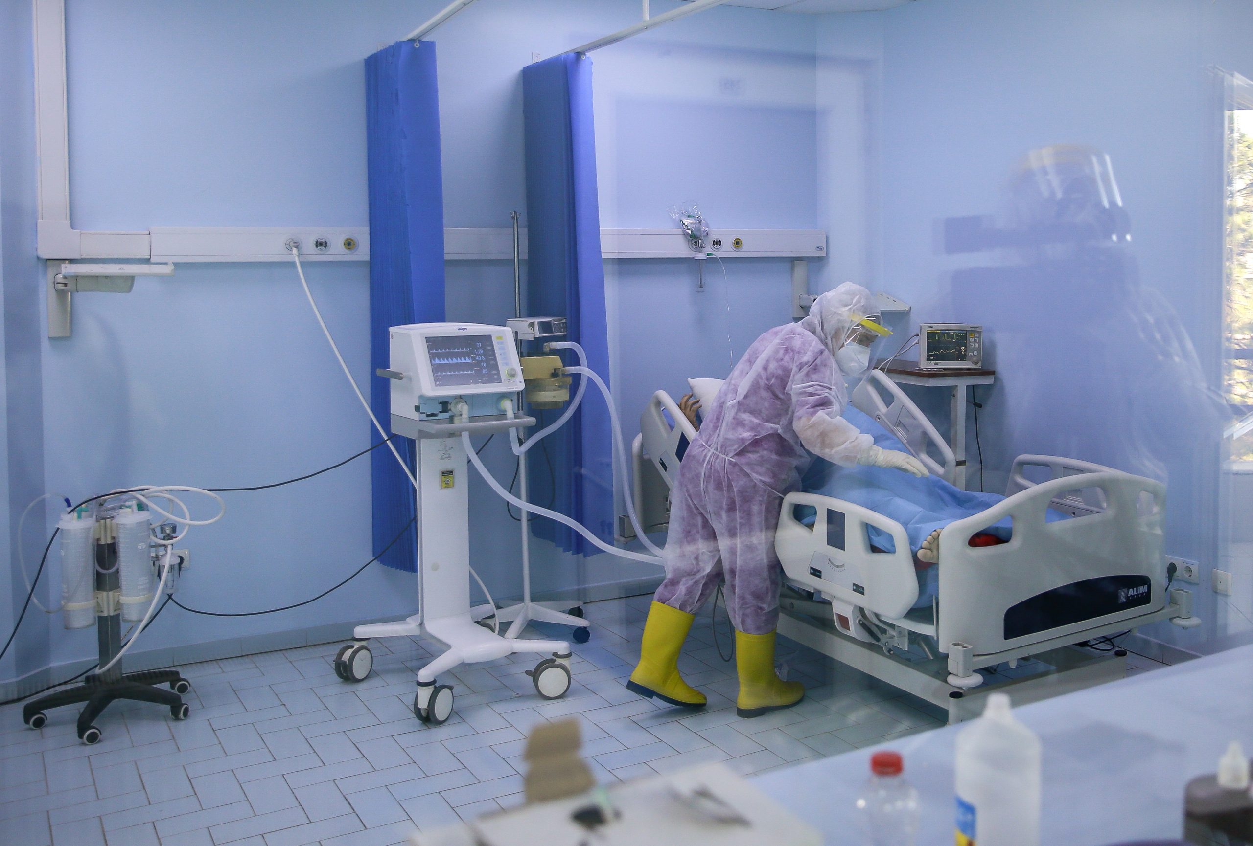 Autoritățile lucrează în continuare la creșterea numărului de paturi de Terapie Intensivă. Medic: „E presiune foarte mare pe ATI”