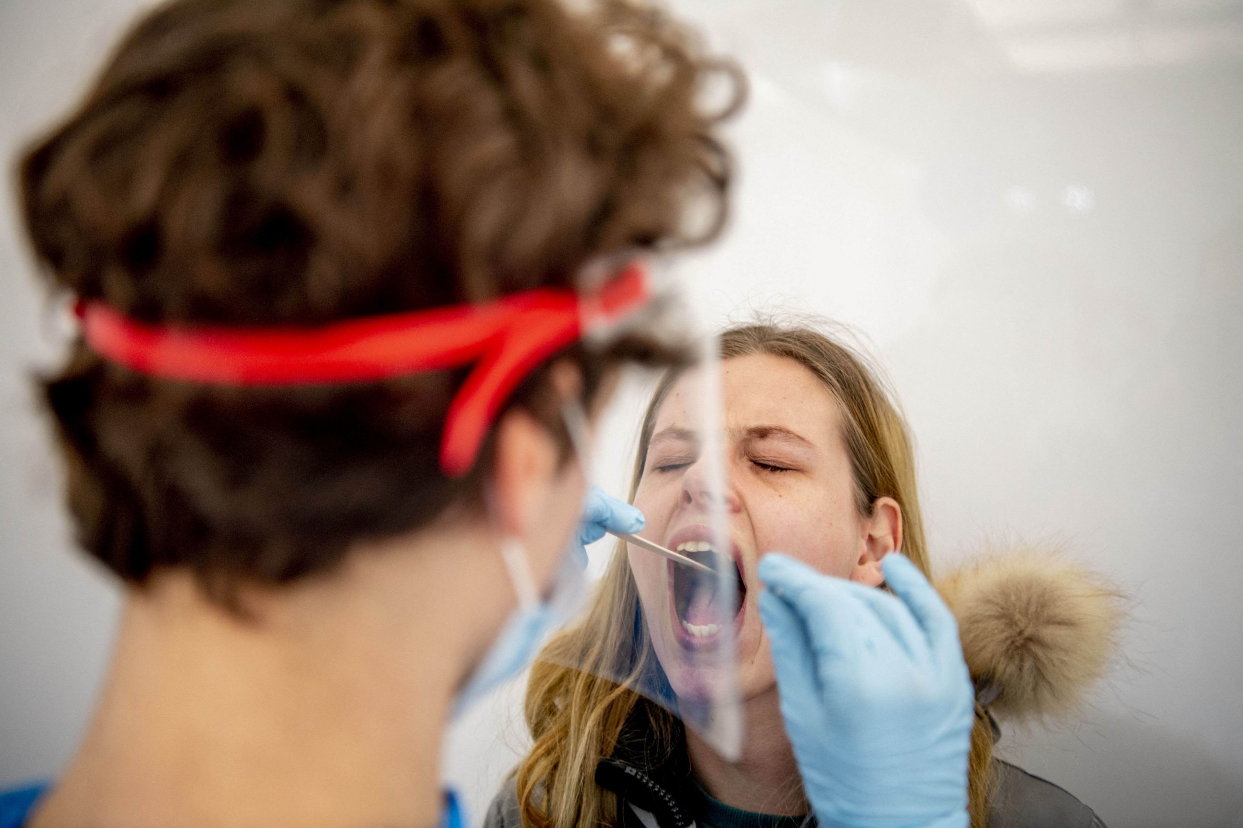 Cât au câștigat laboratoarele acreditate pentru teste PCR în pandemie