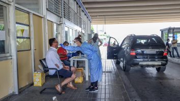 Topul județelor afectate de coronavirus. Trei județe rămân în scenariul roșu, la fel și Bucureștiul