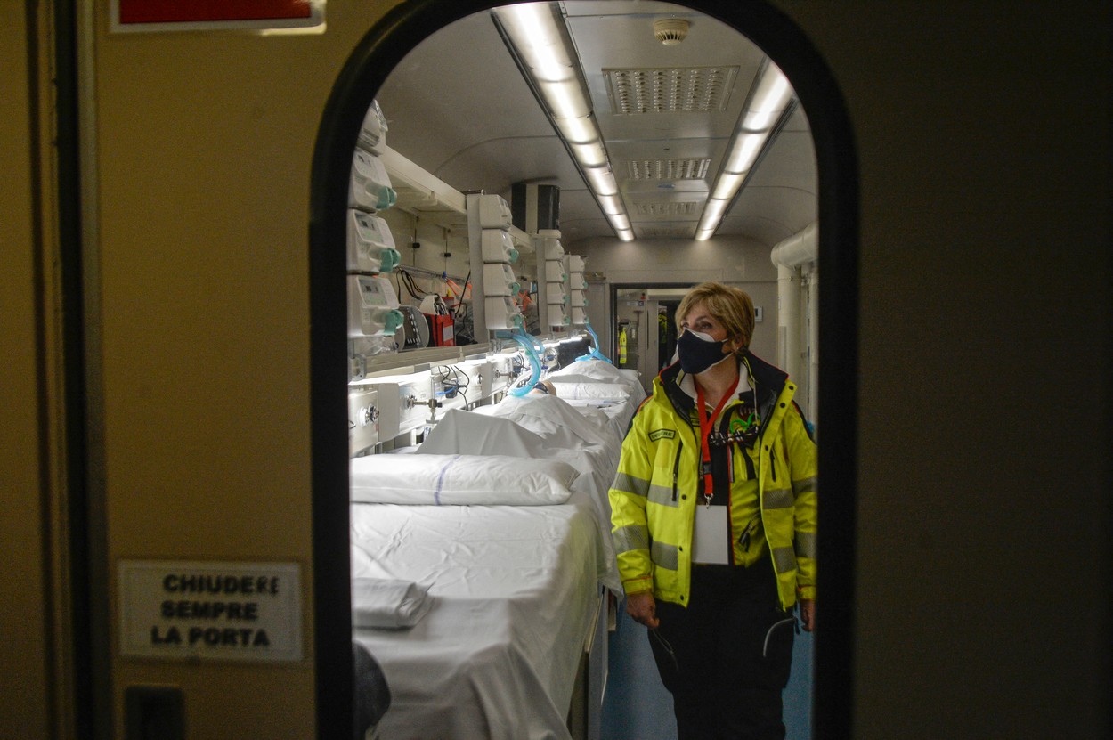 Țara în care un spital COVID pe șine transportă pacienții între orașe, pentru a diminua presiunea pe unitățile medicale