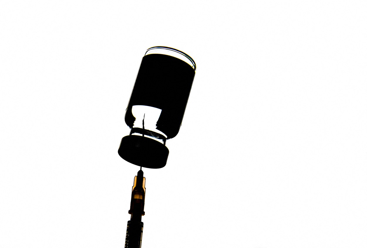 Fără vaccinare înseamnă fără economie. Cele opt județe care pot deschide România