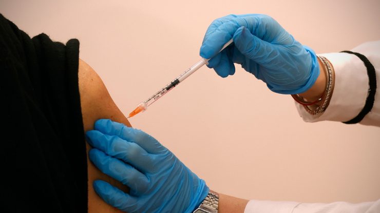 Pacienții cu cancer sunt „mai puțin protejați” după prima doză de vaccin