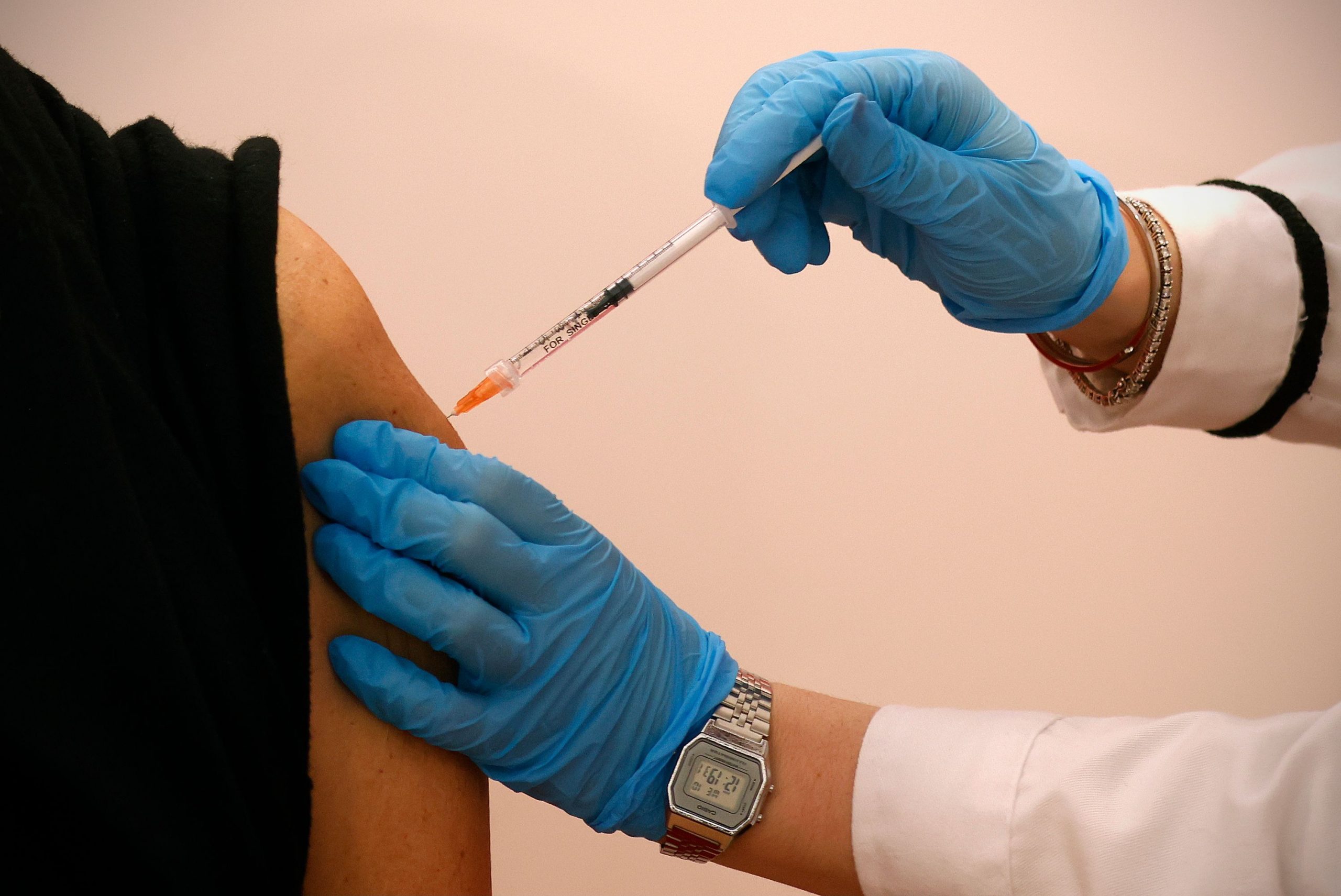 Pacienții cu cancer sunt „mai puțin protejați” după prima doză de vaccin