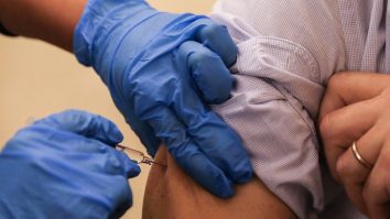 Bloomberg: Antigripalul de anul acesta ar putea fi mai puţin eficace decât cel din anii trecuţi. Ce spun specialiștii