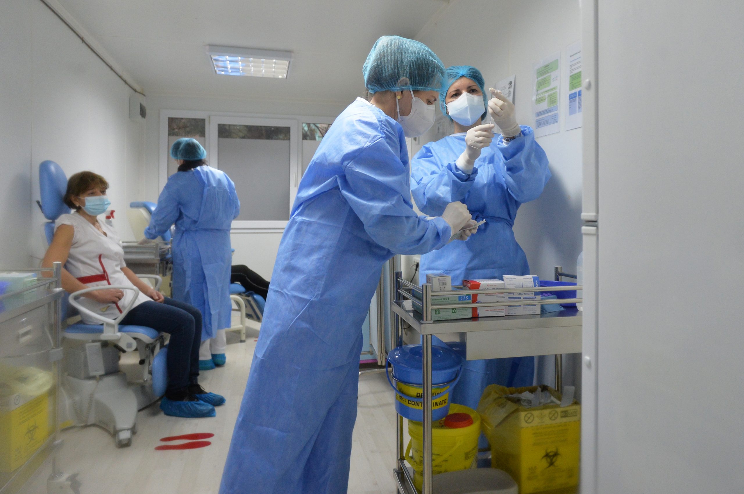 Locuri suplimentare la vaccinare pentru localităţile cu incidenţă mare. Care este situaţia reală din ţară