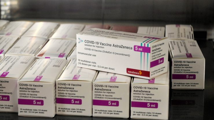 cutii cu vaccinuri AstraZeneca