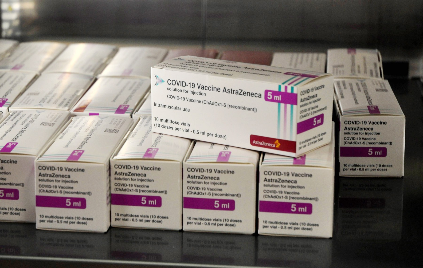 Oficial EMA: Vaccinarea cu AstraZeneca la persoanele peste 60 de ani ar trebui evitată, dacă sunt disponibile cele cu ARN mesager