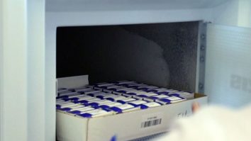 Uniunea Europeană amenință că va bloca exporturile de vaccinuri către Regatul Unit