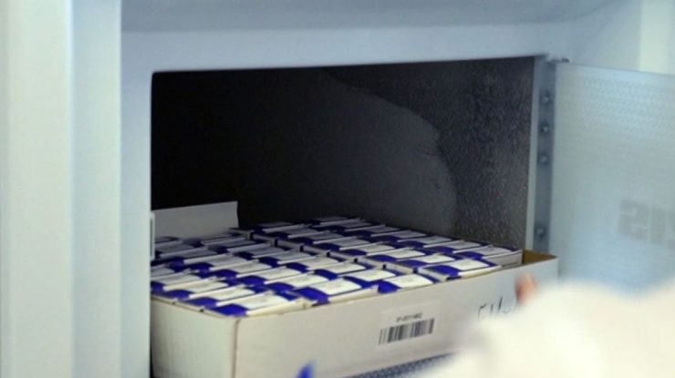 Uniunea Europeană amenință că va bloca exporturile de vaccinuri către Regatul Unit