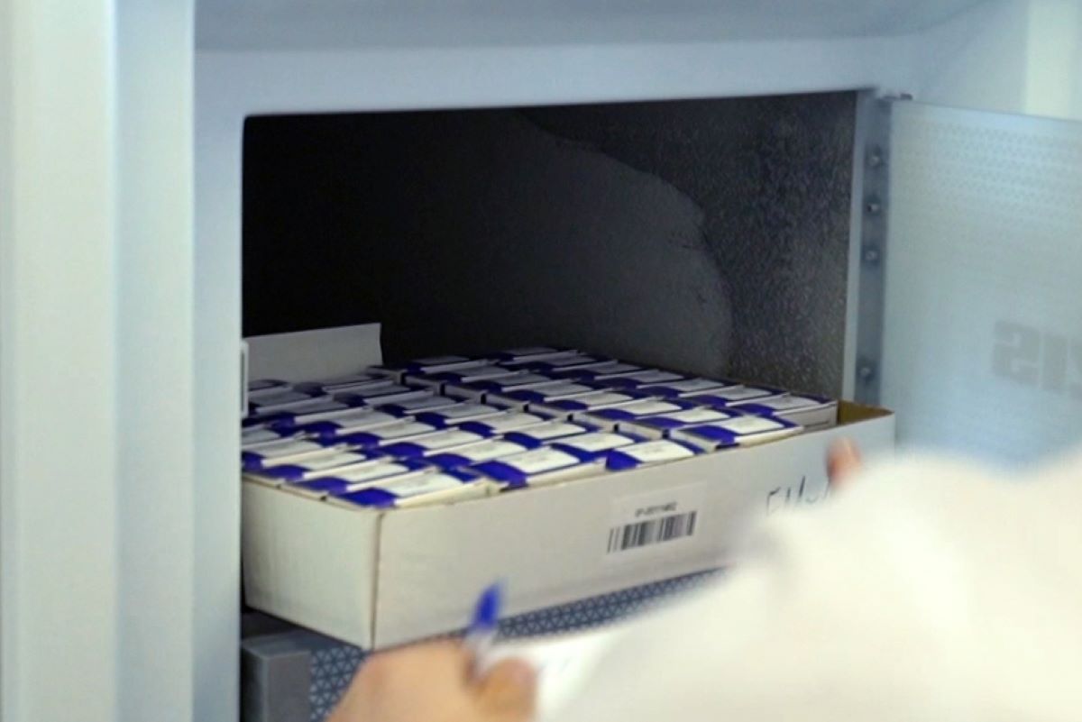 Uniunea Europeană amenință că va bloca exporturile de vaccinuri către Regatul Unit