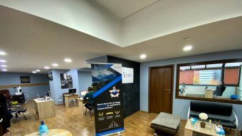 (P) O altă latură a muncii de acasă: 3.000 de români au plătit cursuri ca să învețe să investească la bursă, în plină pandemie