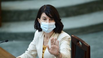 Scandal în Parlament din cauza modificării programului „Kurzabeit”. „PSD vrea trimită românii în șomaj” / „Tinde să devină canci-arbeit”