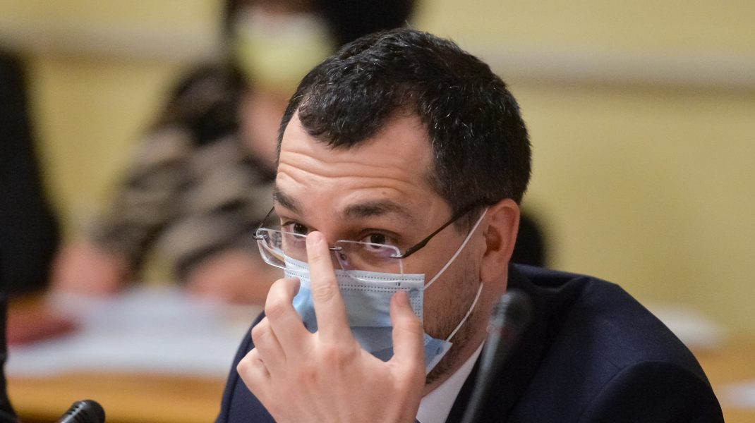 Voiculescu, acuzat de un deputat PNL că nu îl preocupă sistemul sanitar românesc: „Vă interesează doar imaginea“