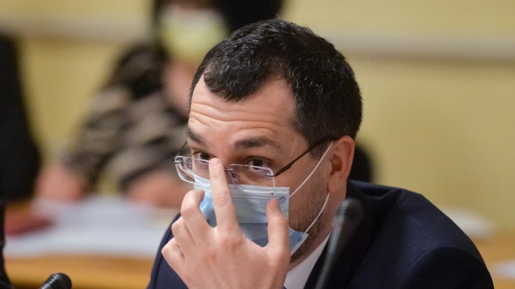 Ministrul Sănătății, comparat cu o „soprană din corul bocitoarelor“: „Dacă eram prim-ministru, în secunda doi Voiculescu nu mai era ministru“
