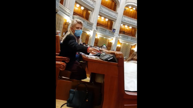 VIDEO. Acuzații de vot multiplu în Parlament. Deputați PSD și AUR au votat în locul colegilor lor