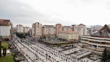 Catolicii au respectat distanțarea la sfințirea bucatelor de Paște, la Miercurea Ciuc. La finalul slujbei a fost intonat imnul secuiesc, dar și cel al Ungariei