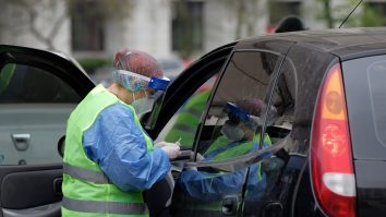 Vaccinare Drive-Thru la Piața Constituției, București: Peste 700 de persoane au primit serul anti-COVID