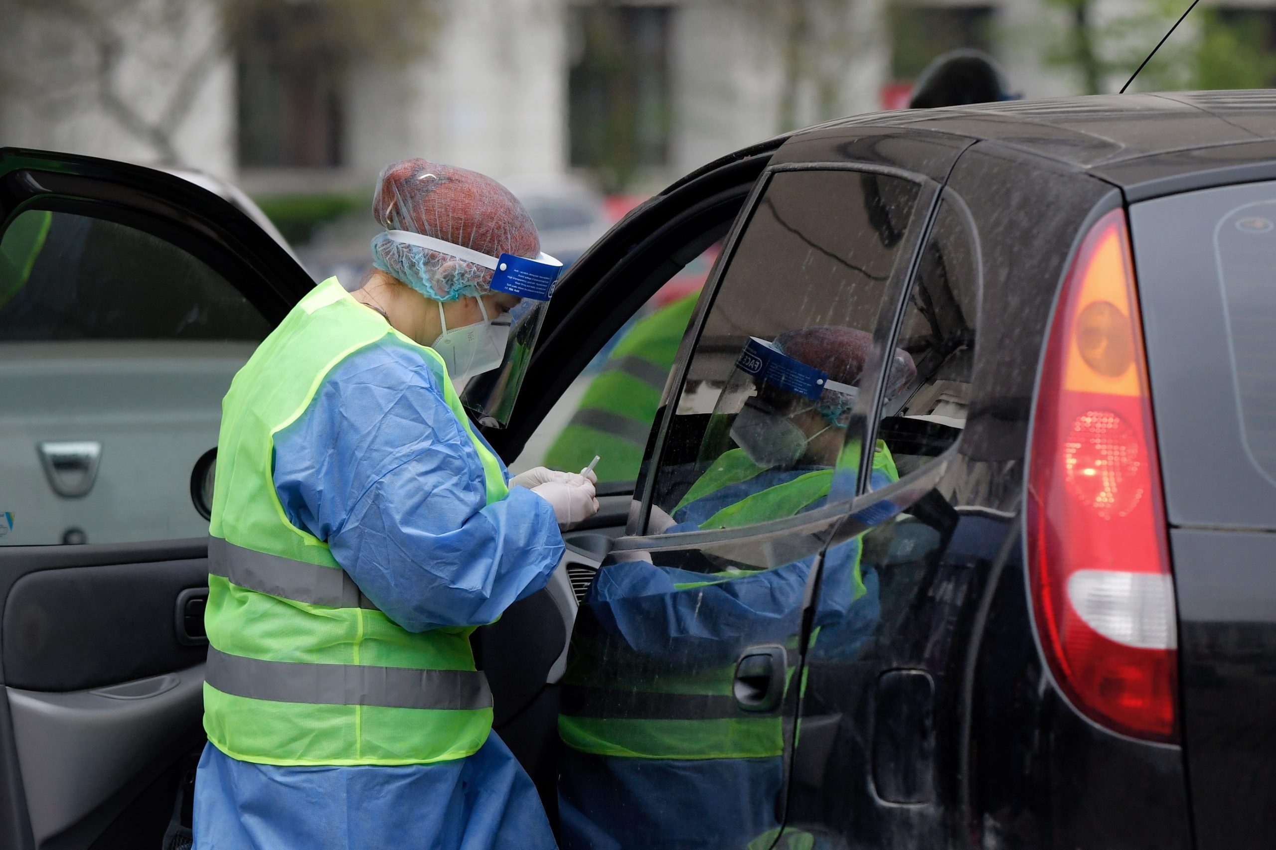 Vaccinare Drive-Thru la Piața Constituției, București: Peste 700 de persoane au primit serul anti-COVID