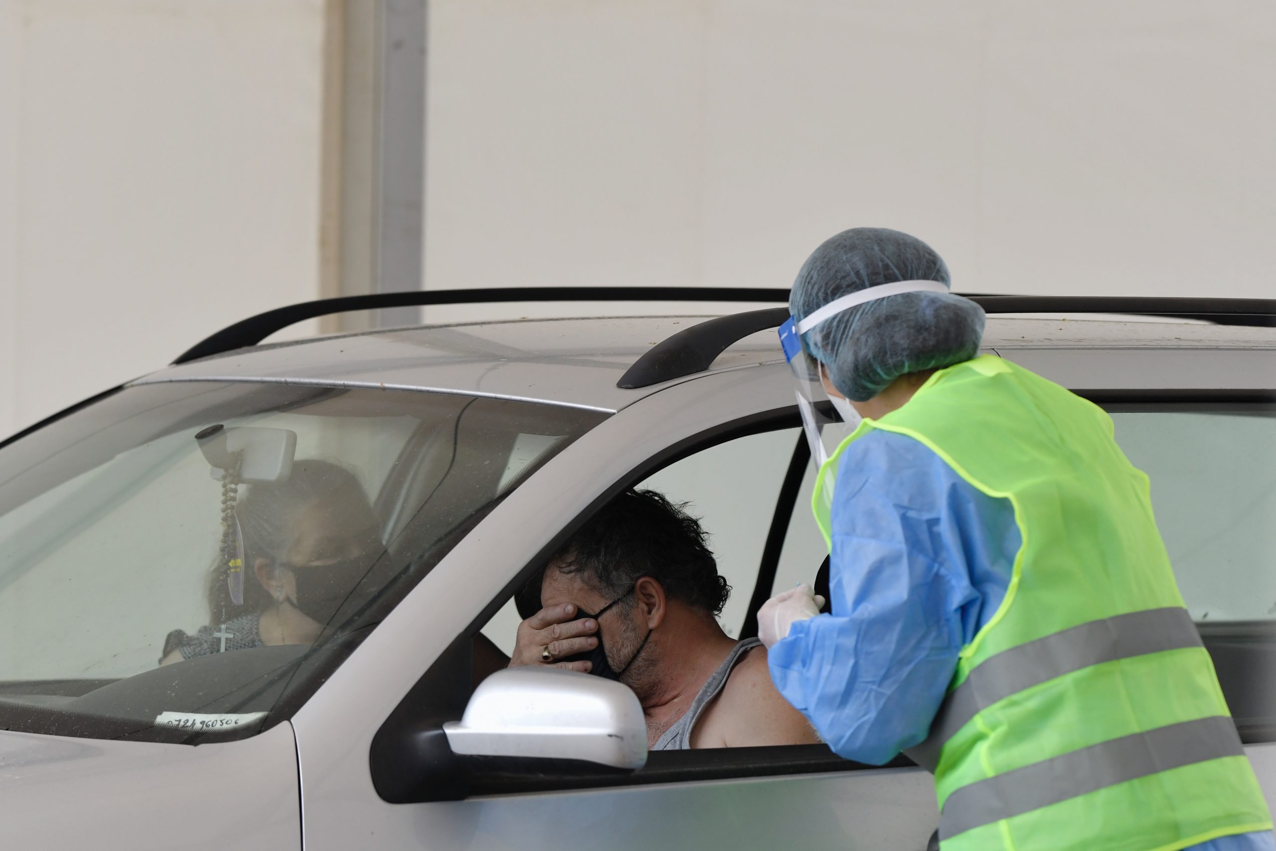 Maraton de vaccinare la Sibiu. Sute de persoane s-au vaccinat la drive-thru și la Summitul Muzical