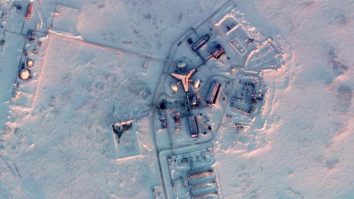 CNN: Ruşii au adus trupe în zona arctică și testează „superarme”