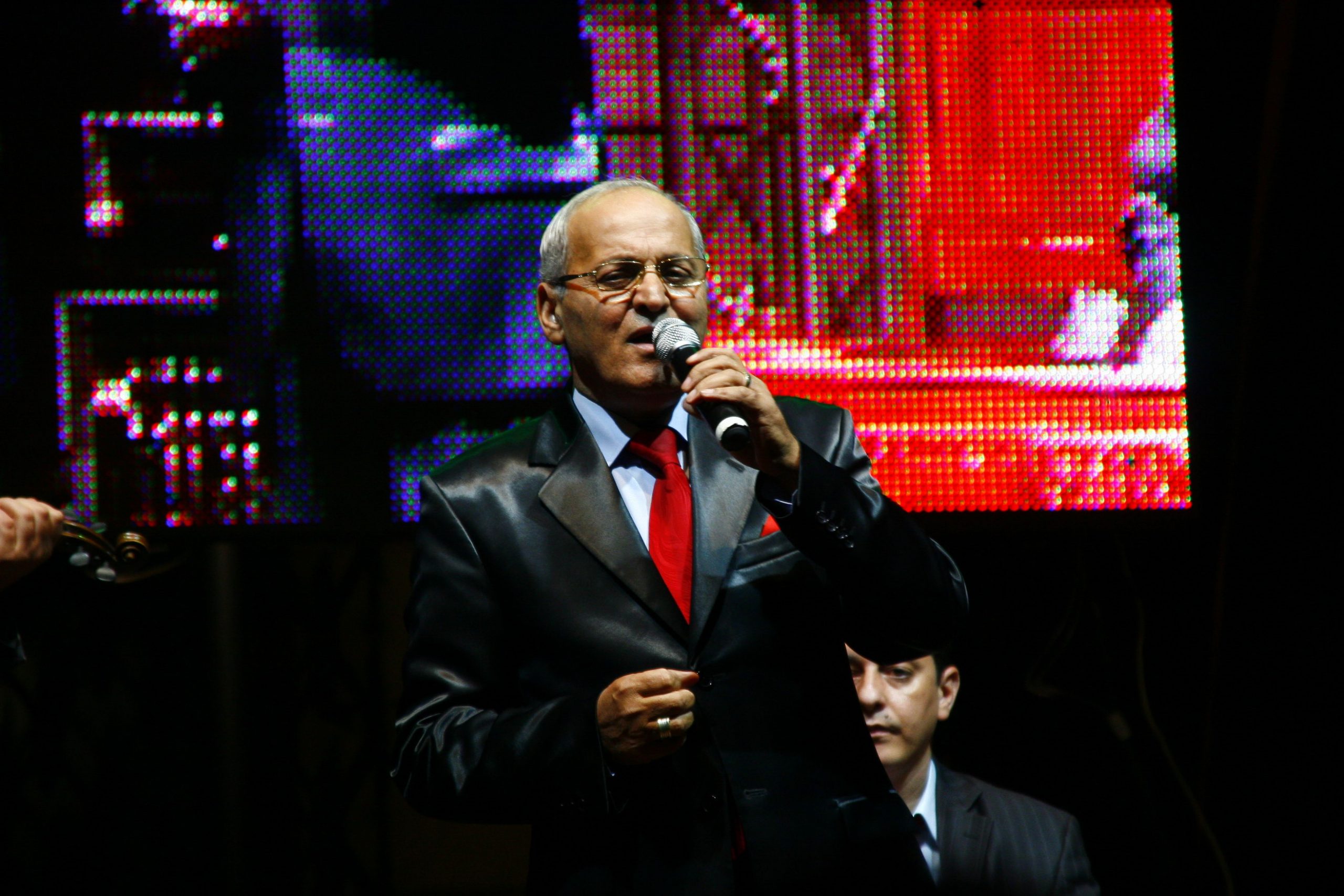 A murit Nelu Ploieșteanu. Cântărețul era internat la Spitalul Floreasca, după ce s-a infectat cu COVID-19